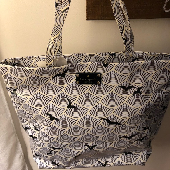 kate spade Handbags - Kate Spade Birds Over Arches Tote